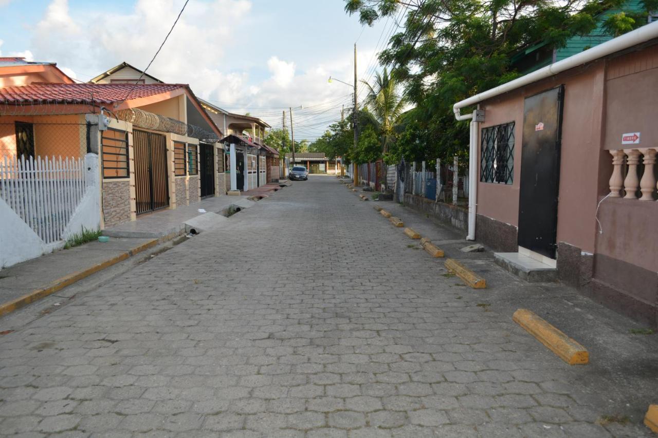 Apartamentos Y Hostal Rudon #1 Puerto Cortes Exteriér fotografie
